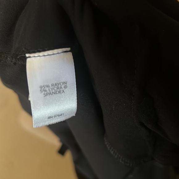 J.Jill Wearever Collection Full Leg Crop Pant M Black Floral with side pockets - Picture 4 of 4